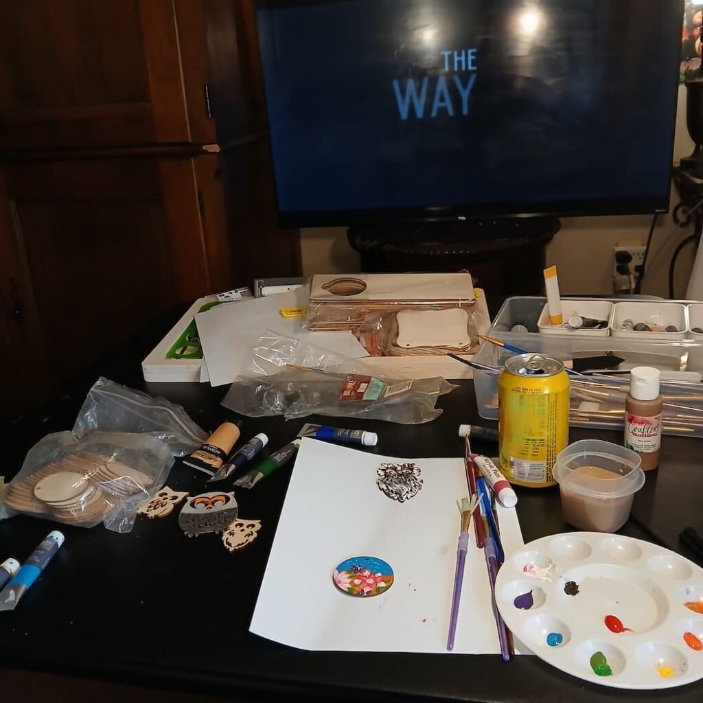 A fold up table doubles as the creative work space for handmade products. Artisan Regina L shows you her simple creative setup 